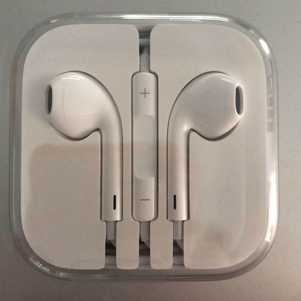 Apple iPhone EarPods (wired) New